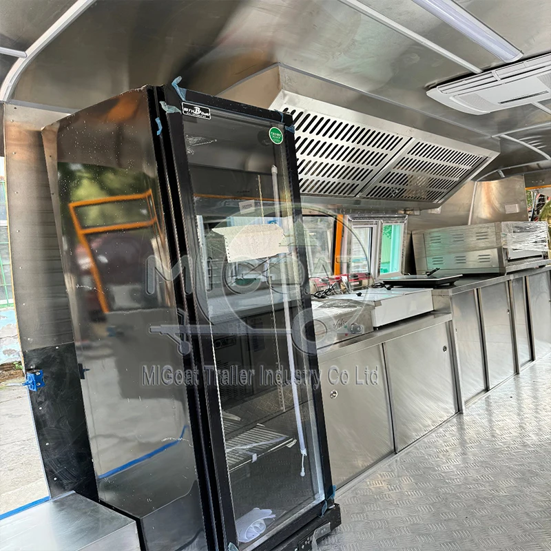 Commerciële mobiele foodtruck  - Food Truck With Snacks recensie en prijs